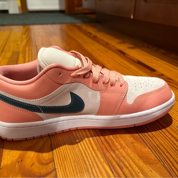 WOMENS AIR JORDAN 1 LOW “LIGHT” - Picture 5 of 7
